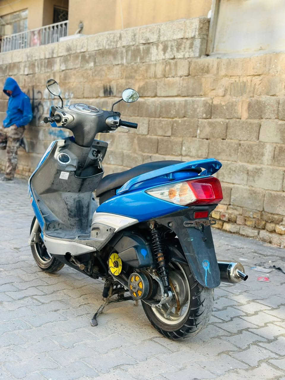 سلام عليكم
سكنس فحل للبيع دراجه بعده بجيس جديده ما معنه الكلمه برغي مملعوب بيه شلعه اذا مشك الكاع ترجع دراجه ومعدله طياره بيه تزويد
1:صلنصه بوري عدل ام الوزه اصليه 
2:صدر Dy وفج 
3:جاملغ كاربون طياري
4:قطره مال دهن r/s
5:قبق فلاوين
6:كلجات زوج wf 
7:مري اصليات 
وبيه سستم سماعات 
لونه مميز حلو دراجه مال جني وبل عافيه عل ياخذه دهن موتل وبانزين محسن وآسف عل اطاله مكان الدراجه بغداد زعفرانيه سعره مليون و٥٠ وبيه مجال لطيبين *********** واتساب فقط او خاص💙
