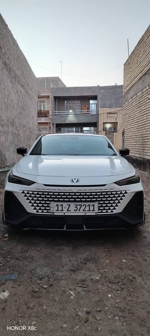 بسم الله الرحمن الرحيم 
اللهم صل على سيدنا محمد وال محمد 
السلام عليكم ..
شانجان يوني ڤي موديل 2025 فئة السبورت محرك 2000 توربو 
230حصان 
عزم دوران 390 نيوتن
8 گير AT
بانوراما 
سبويلر جناح كهربائي 
كزوز رياضي  و 4 فتحات صالنصه 
تحديد مسار وتحذير مغادرة الخروج عن المسار 
رادار امامي وحساسات اماميه وخلفيه 
بريك تلقائي مانع تصادم 
كاميرات 540 درجه 
داش كام تسجيل تلقائي
قياده شبه ذاتيه 
نظام صوتي سوني 10 سماعات + دمام خلفي 
تحكم ستيرن 4 اتجاهات 
شفتات سرعه 
قطعتين تبريد امامي وخلفي 
كشنات رياضيه جلد مطعم لونين 
تجوه خلفيه
كشنات الاماميه تحكم كهرباء 
تبريد كشنات
صندوق تحكم كهرباء 
ستيرن دبل D رياضي 
زجاج اوتو مع خاصية فتح واغلاق الجام من الريمونت 
مرايا جانبيه كهربائية قابله للطي كهربائياً
اضاءه محيطيه بعدة الوان 
وضعيات قياده متعدده ايكو +نورمال+ سبورت+ سمارت بالاضافه الى زر سوبر رايس وضع السباق 
دخول ذكي بصمه 
تشغيل بصمه
خاصية التشغيل عن بعد 
ابل كار بلي + اوتو كار بلي 
 شاشة معلومات/ترفيه + عدادات رقمية. شاشة لمس 12.3 بوصة وشاشة عدادات 10.25 بوصة. 
شحن لاسلكي 
وسائد هوائية متعددة (أمامية، جانبية، ستائر). 
ويل 18 رياضي + اطارات كونتينتال رياضيه 
إضاءة ليد أمامية وخلفية. 
مراقبة ضغط الإطارات (TPMS
نظام الثبات الالكتروني 
 ماشيه 21 الف  قابله للزياده بعدها ع وضعية الشركه مكفوله من الضربه والطخه والصبغ  السياره حره رقم بغداد داخل الضمان سعرها 27  مليون بيها مجال قليل عجبك السعر وشراي راسل واتس اب ماعجبك السعر اذكر الله و اعبر المنشور وتذكر انه الكلمه الطيبه صدقه وكان الله يحب المحسنين .. 
واتساب *********** بغداد, العراق
