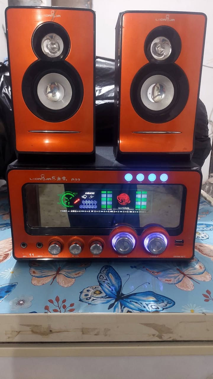 دي جي مضخم صوت مع سماعتين سعر 100 بي مجال نشاء لله ***********
