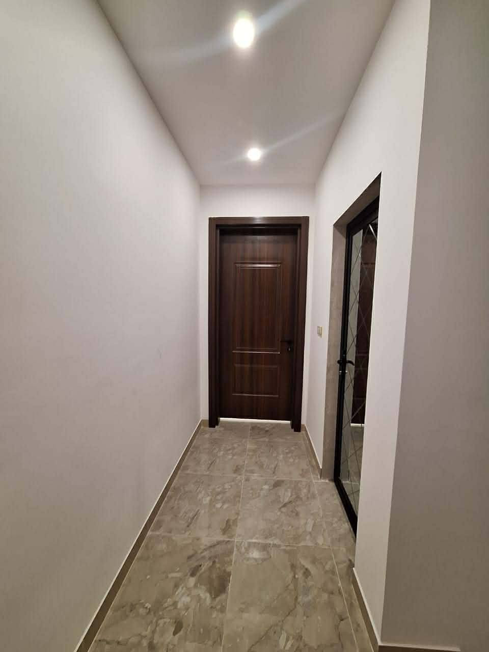 يا الله
السلام عليكم
دار للبيع  الاعلام حي الشباب
٥٠ متر
٣ طوابق
واجهه 4 
نزال 12 ونص
٣ غرف نوم+ ٣ حمامات
هول + مطبخ معزول
كهرباء نضام بوري
ارضيه مرمر

٢ تاكي مي نضام نوزل
شبابيك المنيوم دبل جام

‭0772 479 2413‬
