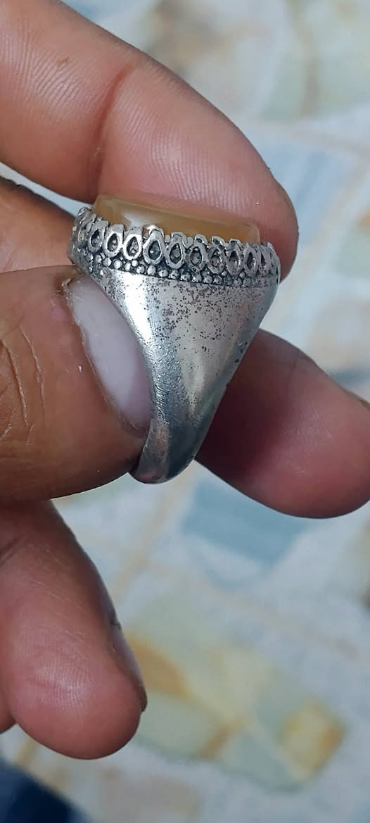 سلام عليكم خاتم عقيق يماني فضه عراقيه سعر 25الف مكان بغداد الكاظميه ***********
