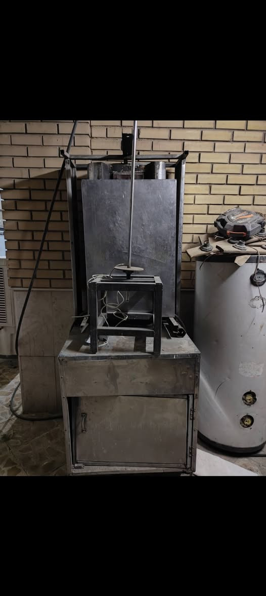 كشك مترين ونص مربع وفرن بيتزا ميز سل ستيل مترين في ٨٠ مشواية كص خمس عيون
بغداد مدينة الصدر للاستفسار اكثر الاتصال على الرقم 
***********
