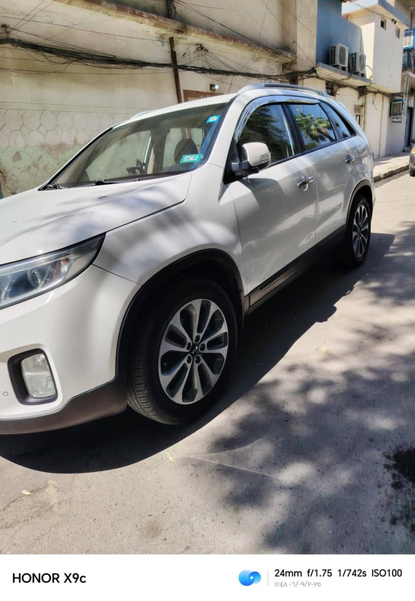 السلام عليكم
سورنتو مديل 2014
فول مواصفات ماعده الاسلايت
بصمه
تحكم ستيرن 
لون ابيض 
كابون بانزين 
بسمي اني الشرعي مالها 
شرط التحويل 
الضرر شضايه بالسقف عدد 4
وشضايه بالبونيد عدد3
السعر 170 ورقه وبيها مجال 
شراي اتصل وتدلل ماشراي لا دوخني 
*********** بي واتس اب
