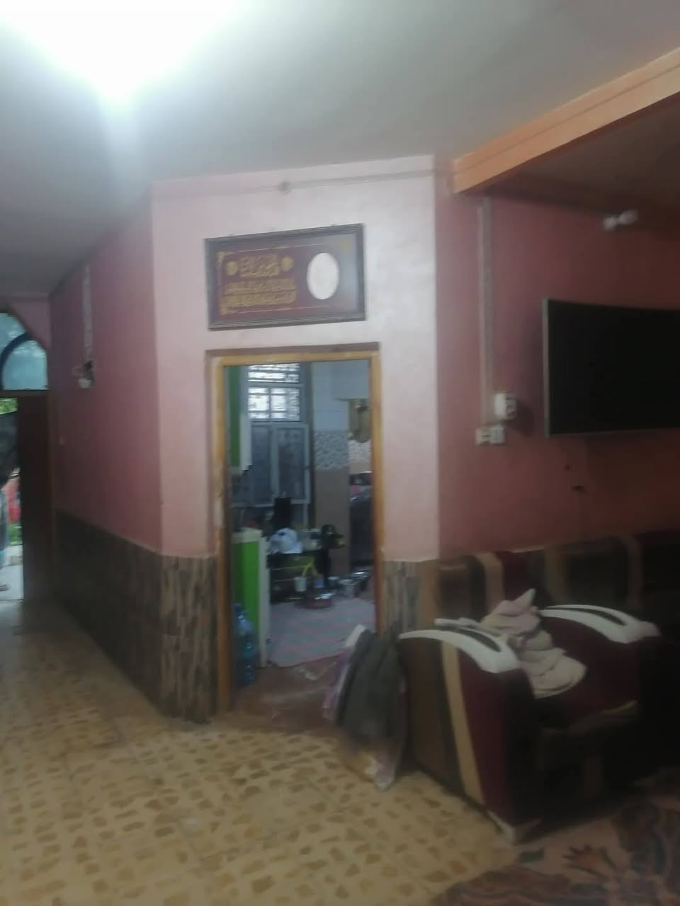 معروض لدينا بيت للايجار حي شهداء قرب جامع سيده رقيه مساحه 240 طابق واحد نضيف البيت يجار 450 قفل للاستفسار ***********
