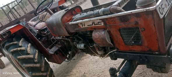 للبيع عنتر 71 موديل 1985 بدون 
مع عربانة 
بور ستيرن محرك كير بم هيدروليك خير من الله  نكرة سلف كهربائيات شغالة 
المكان بابل محاويل 
السعر 3850 
رقم الهاتف ***********
***********
