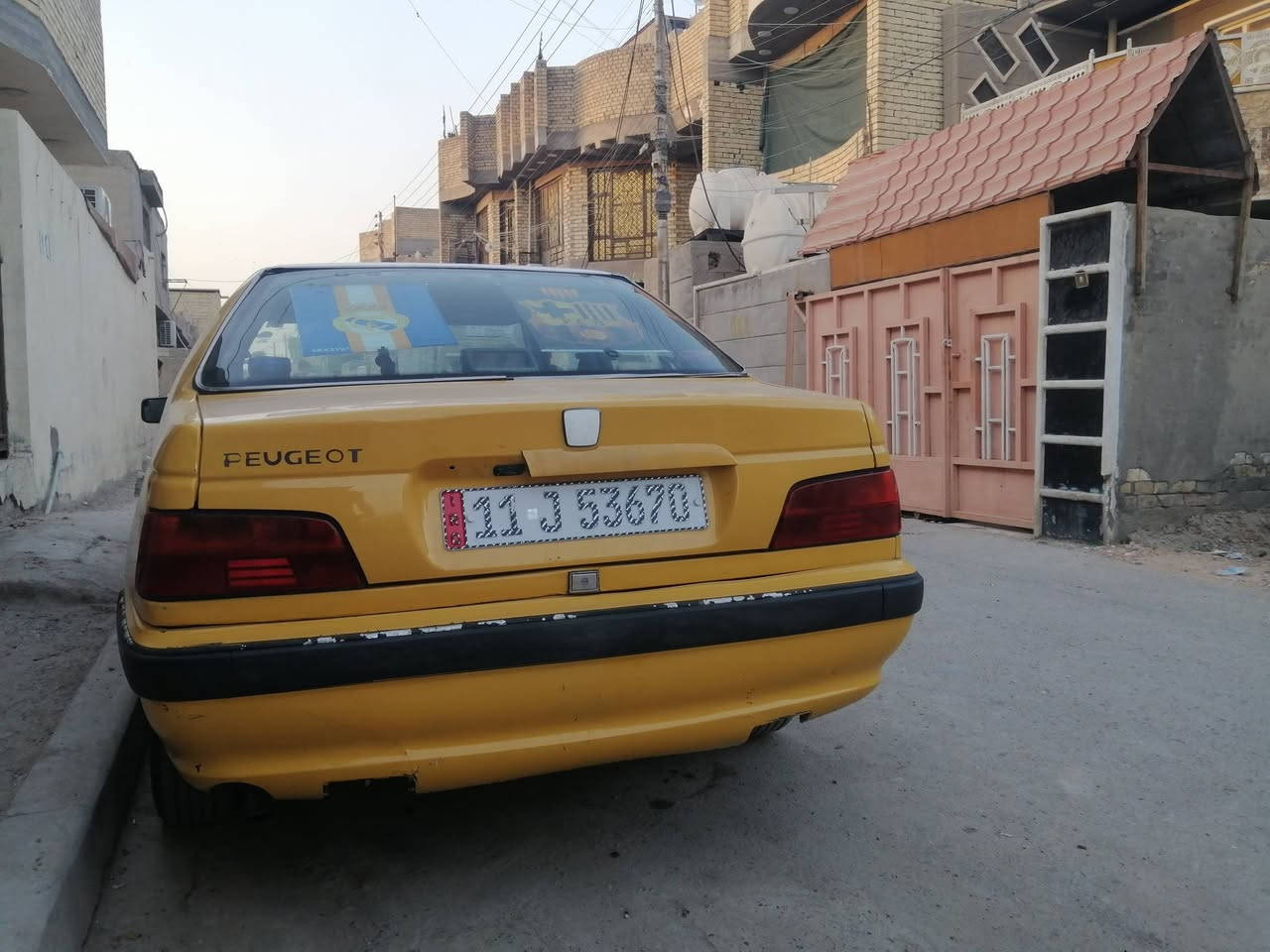 للبيع ٢٠١٥ . ضربه جنطه وراجعه ع البارد ما واصله للحوض والضربة الثانية موضحه بالصورة السياره خير من الله بس بيه دوانز من ورة البانزين واحتمال نوزل واكف  لا تنقص ولا تنضح ب٣٧ وبيه مجال مكانه بغداد المعامل حي البتول ***********
