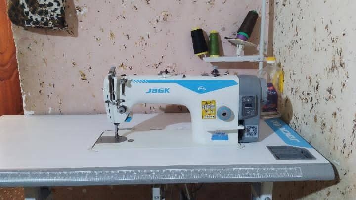 السلام عليكم مكينة خياطه درجه اولى ما مستخدمه للاستفسار اكثر الاتصال ع الرقم *********** يوجد توصيل لجميع المحافظات
