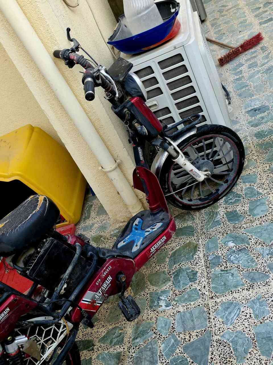 دراجه شحن للبيع
دراجه شحن للبيع 
السعر 100 الف فقط سعر نهائي بدون عمله
وياه شاحنه هديه
اربع بطاريات شغاله بس ضعيفه 
موضح بالفيديو 

عنوان الفلوجة خلف مستوصف الجولان 
***********
