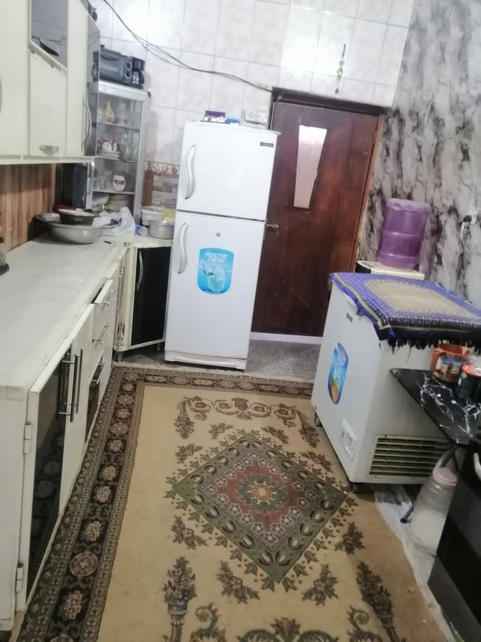 🔥 فرصة مميزة للبيع – موقع نادر  
زعفرانية  (أربع شوارع) 🔥
دار للبيع بموقع ممتاز جدًا أربع شوارع، تهوية وإضاءة طبيعية من كل الجهات 👍
📐 المساحة: 125 متر
🏠 البناء: طابقين مرتب وكامل
🔹 الطابق الأرضي:
استقبال واسع (3.75 × 6)
مطبخ عملي (2.5 × 5)
هول جلوس مريح بوسط الدار (4 × 5)
غرفة نوم (4 × 5)
ستور (مخزن)
تواليت + حمام منفصل
🔹 الطابق الأول:
غرفة نوم (4 × 5)
غرفة كبيرة (5 × 6)
غرفة بسويت (حمام + تواليت خاص)
🔹 السطح:
شتايكر مرتب
مخزن (4 × 5)
✨ الدار مناسبة للسكن العائلي وموقعها مميز جدًا بسبب كونها أربع شوارع (خصوصية + تهوية + سهولة وصول)
📞 للاستفسار والتواصل:
***********
🏢 مكتب الفرقان للوساطة العقارية
نستقبل عروضكم وطلباتكم (بيع – شراء – إيجار)
#زعفرانية
#طابو_صرف
#عقارات_زعفرانية
#عقارت_بغداد
