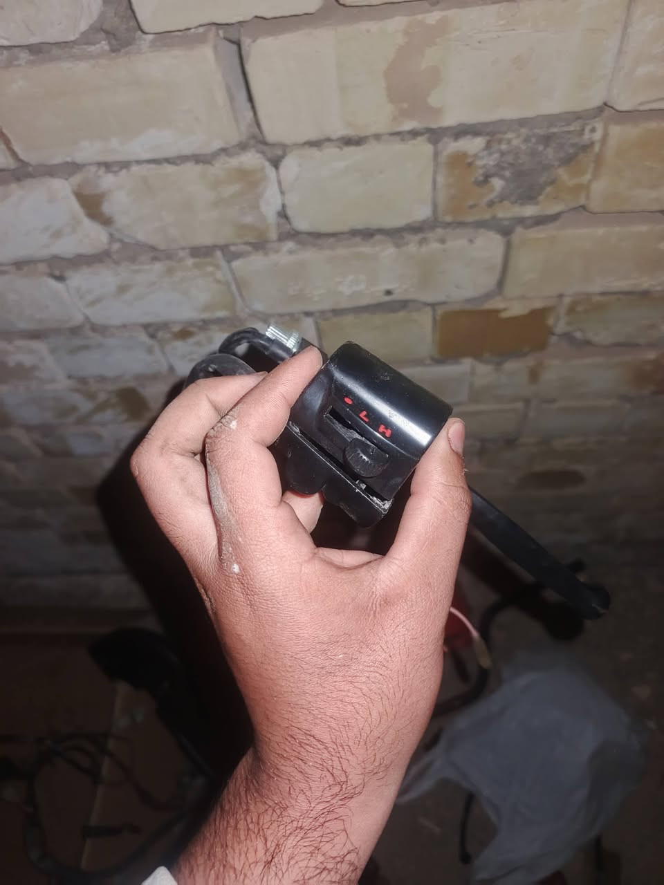 سلام عليكم غراض اربعه كير للبيع بيهن جديد وبيهن مستعمل شي قليل ضفيره +اثنين سوبايات +صالنصه كاتم+تانكي مال شلامجه بدون صفاحيات +صينيه سوده +مجمع مال لايت واشاير استيل+مجمع مال لايت واشاير أسود أصلي مال شلامجه+ستيرن اسود مال شلامجه جديد مامستخدم مكاني كنطره السلام ***********
