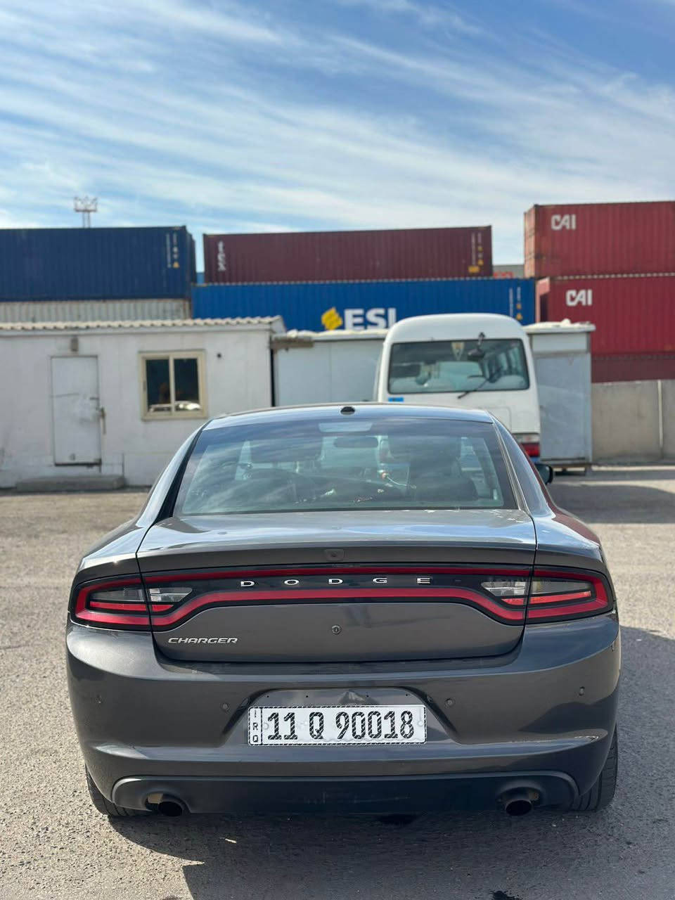 السلام عليكم للبيع جارجر موديل23 اصل النداء الاخير بوليسي استخبارات حادث بنيد فقط ومبدل نفس لون ابلادي رقم بغداد مميز باسمي 270 وبيها مجال ماشيه40 الف 
للاستفسار *********** البصرة, العراق
