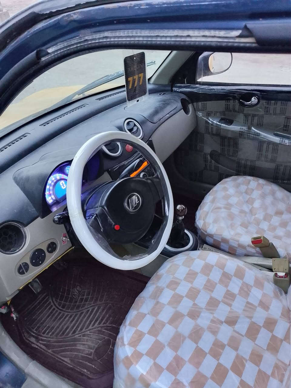 سلام عليكم سياره ليفان موديل 12السياره جاهزه كير مكينه حداديه  بيع او مراوس السعر خاص البيع مستعجل ***********
