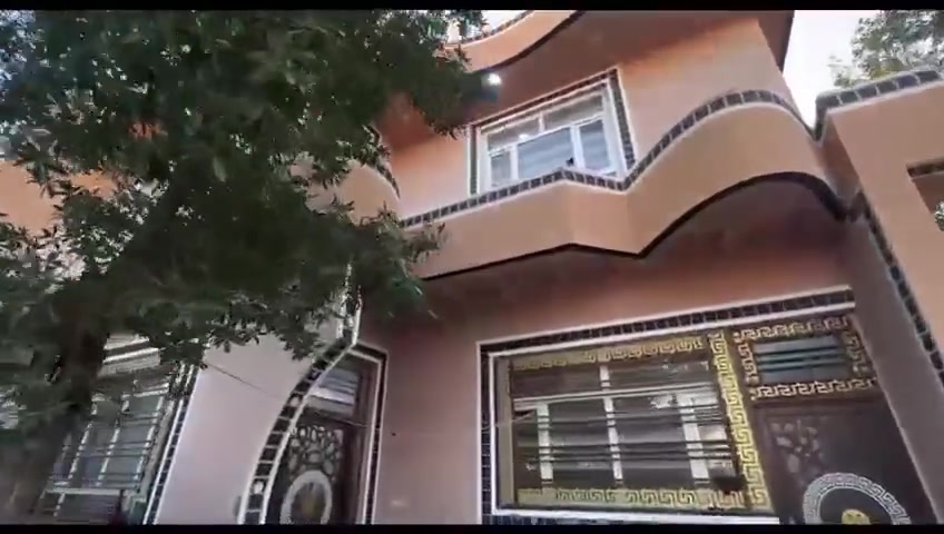 يوجد لدينا بيت في منطقة سيف سعد الغالبيه مساحه البيت 170 متر ركن مربع بناءً طابوك قاطين يحتوي على 4غرف نوم وصاله ومطبخ واستقال وصيحات داخليه وخارجية بناء طابوك توجد كافه الخدمات شارع تبليط تجاري مقابيل المدرسة موباشر البيت متعوب عليه بناء جديد السعر 95 ؤبيه مجال للشراي البيع يكون ويه صاحب العقار موباشر ***********
