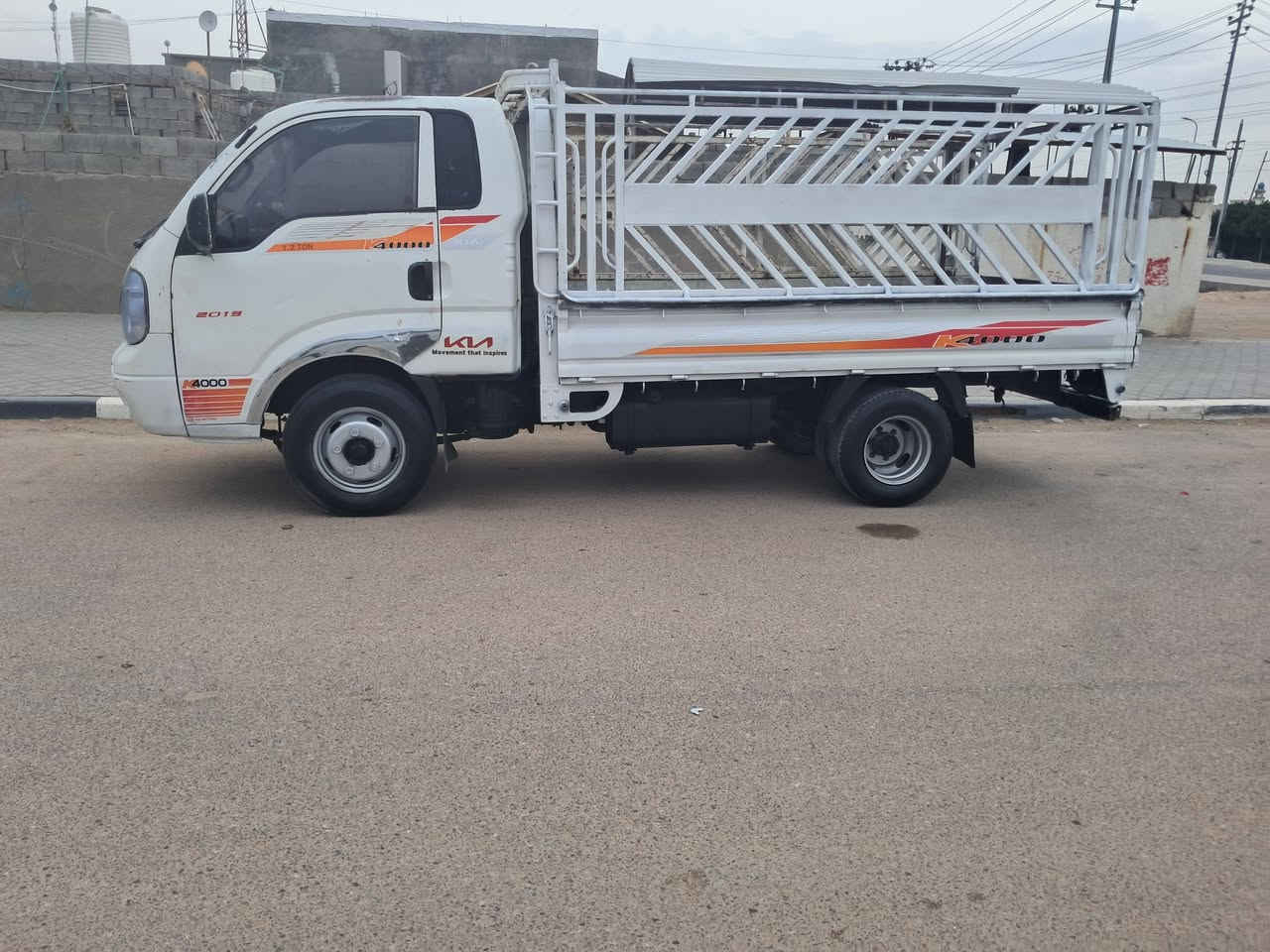 سلام عليكم كيه موديل ٢٠١٢رقم بصره تحويل مباشر مكفوله من الضربه والصبغ والعيب الشرعي مكينه شرط لا تبخير ولا تنقيص حداديه جديده تخم تاير كهربائيات شغاله سعر ٨٥وبه مجال لعنوان البصره ***********
