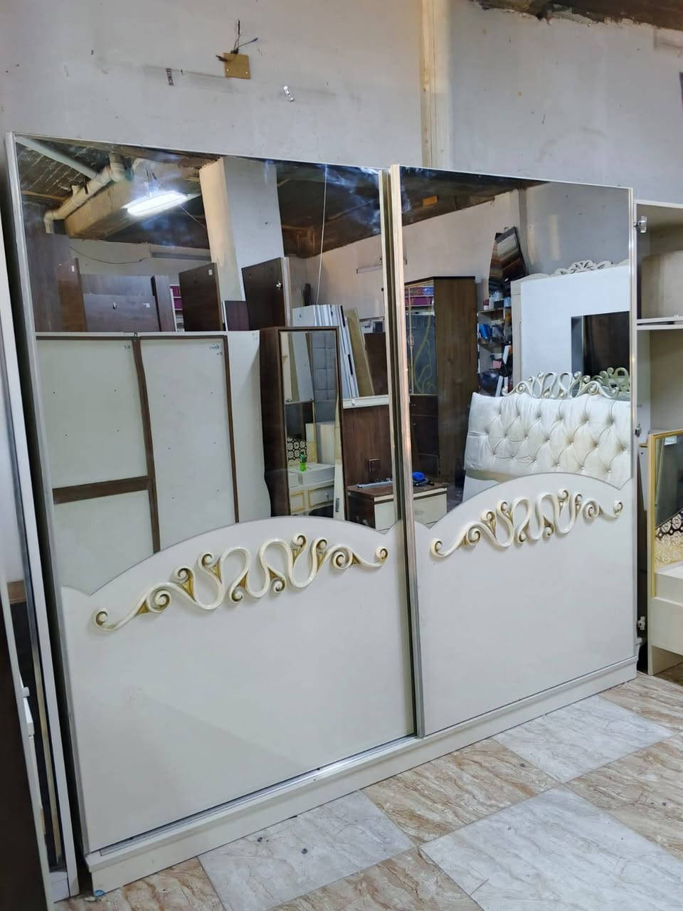غرفه ملكي ٨ قطع سعر ٣٧٥ بيها مجال
العنده غراض للبيع راسلوني *********** او اتصال ع رقم داخل محافظه كركوك

