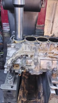 تجفيت هونداي توكسان  محرك 2000 GDI جراخة سلندر جراخة كرنك  تبديل تخم ب...