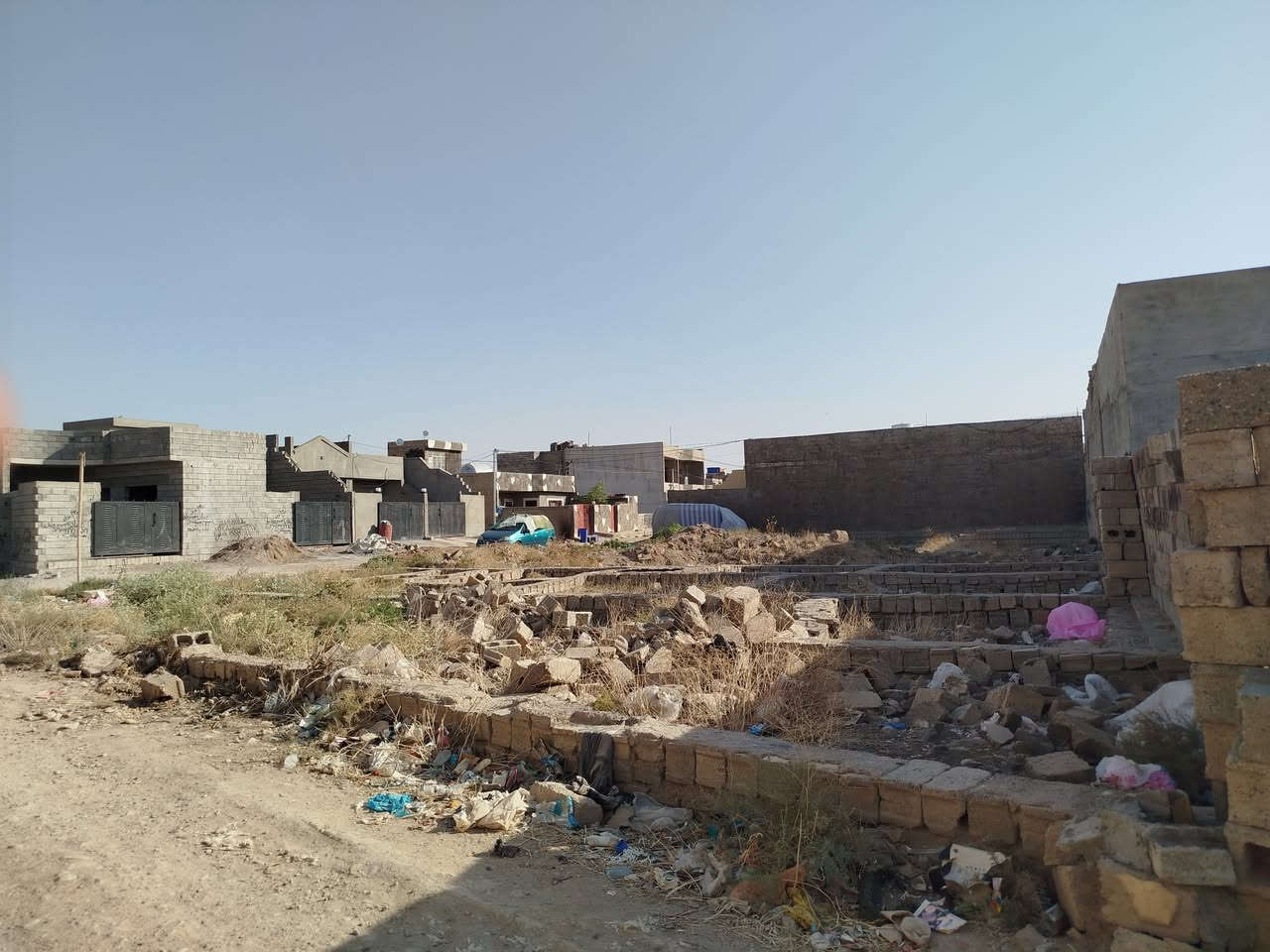 السلام عليكم قطعه ارض للبيع 100متر مربع المكان 16اب السعر 20مليون ***********
