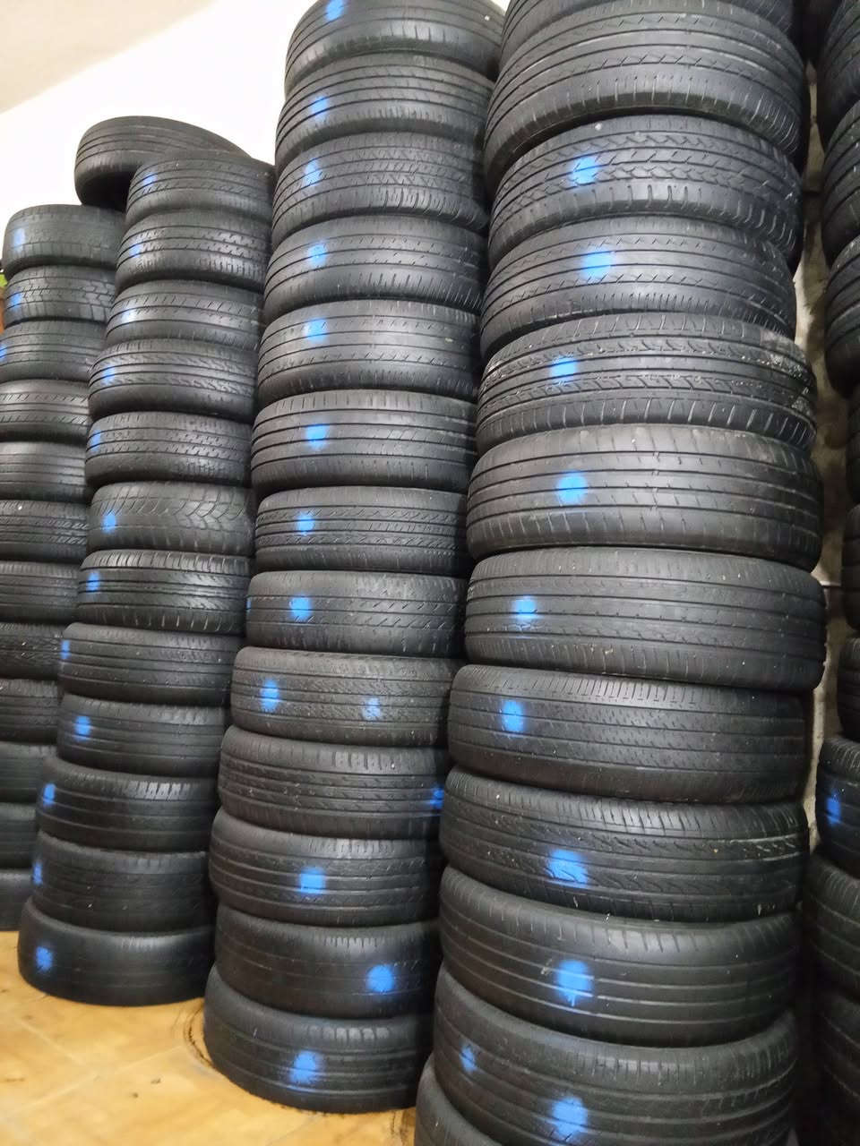 تايرات مستعمل حجم 15 و16 و17 شرط الفحص سعر الزوج 12 الف البيع جمله فقط بغداد المعالف ***********
