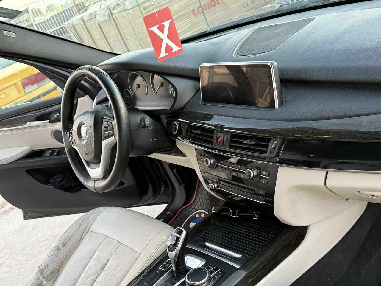 السلام عليكم سيارات نظيفه جديده واحد على واحد جديده بالقاسم ***********
