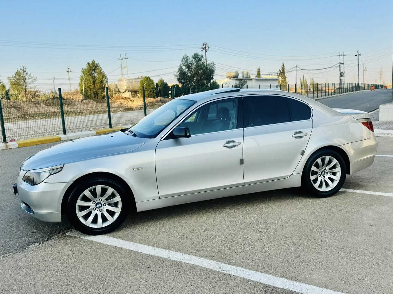 ‏BMW 525i 2007
بيئيم مؤديل 2007 فول مواسفات 
مه كينه 25 ده بل ديجيتال نؤزل كورت مه كينه مه رغوب
ره قه م هه ولير ته حويل ئه سلى زه مان
گيرو مه كينه ى به شه رت زؤر مه زبوته 
يه ك چه مه له خي بيشه وه په مپه  بئ ناوگرتن و بئ ئيرباگ
زور جوان ماوه ته وه و نمونه يه له جوانيدا
مواسفات
(- گير ئؤتؤ ماتيك-سلايد -بصمه  - كوشن هيته ر - كوشن كاره باى - شاشه - ماوس - ڤؤليؤم - تحديد سورعه - لايت ليد - زور مواسفاتى تر )
چوار تايه و ويلى لؤكى بؤ به ستراوه بئ مه سروفه
ته حويل و غه رامه به شه رت به ناوي خومه وه يه 
::: گير و مه كينه و كاره باى و هه موو گيانى به شه رت :::

شوين: سليمانى
سعر: 117$
مؤبايل:***********
           
  

                                                   BMW 525i 2007 
بيئم 525 موديل 2007 فول مواصفات 
محرك ٢٥ دبل ديجيتال  نوزل قصير مرخوب 
رقم اربيل اصلي زمان انتربول 
گير محرك بشرط  بدون عيب 
جاملخ امامي  كلير بدون صرب 
سياره حيل حلوه  علا وصع شريكه 
( گير اوتوماتيك - كشن تتفئه - فتحه -بصمه -حساس - كشن كهربا - شاشه - ماوص - فوليوم - تحديد سورعه - زينون ) 
٤ تايرات مع ويل شادين جديده 
سنويه بسمي 
تحويل و غرامه شرط نفس يوم 
سعر / 117$
مكان / سليمانيه 
هاتف / ***********
