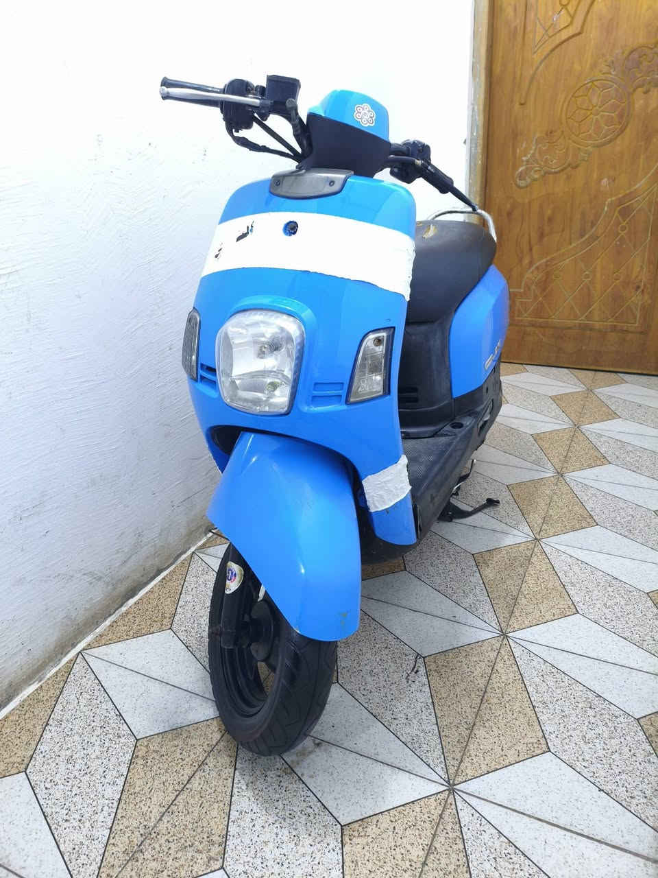 ماكس بوليسي جديده كلهة شغاله سلف لايت عالي وناصي دبلات امامي وخلفي ابريكات اماميه  وخلفيه جاهزه اخت الرمبه نعومه كلش حلوه كفرات اصليه حواضن اصليه شلعه ومشي كلش حلوه دراجه خرسه ما تنسمع ما مفتوحه ما بيها اي نقص لا تبخير لا تنقيص مكان حيانية شارع السيد سعر 800 بيها مجال قليل رقم ***********
