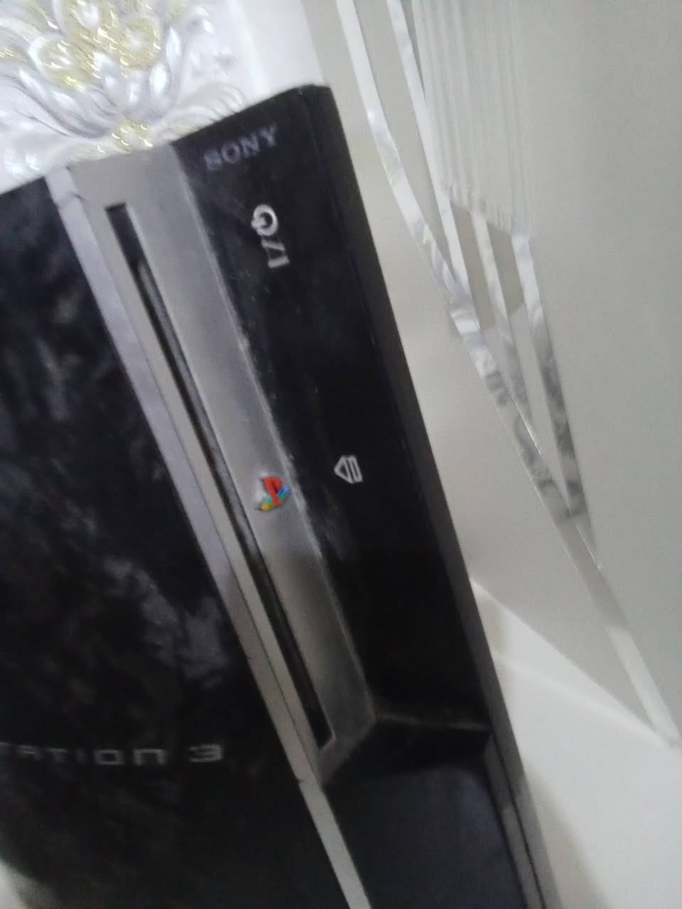 سلام عليكم 
للبيع بلي 3 
مع الملحقات يده واحدة
حط السعر واكتب رقمك وانة اذا عجبني اراسلك
رقمي ***********
