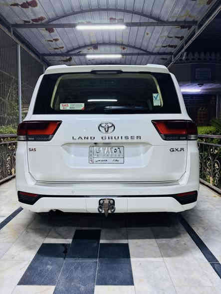 السلام عليكم 
للبيع لاندكروز{ 2022}GXR {سبعينيه} ساز اصل 3 شاشات ام تطبيق وبعده ضمن ضمان شركة {كشنات تدفئه تبريد ماوس مودات قياده} معروفه موصفات ساس تنفس طبيعي  رقم بغداد باسمي سياره ماشيه{39}ألف بعده بحاله زيرو  سبيره منازل كفاله عامه من دعاميه للدعاميه شرط سونار  سعر665بيه مجال 
***********
