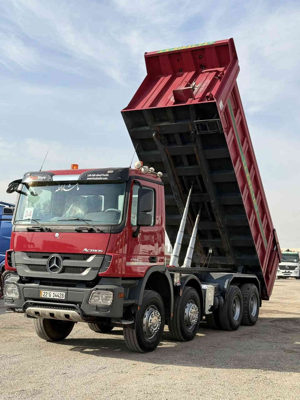 معرض مهدي اربيل
نوع : مارسيدس اكتروس عكرب قلاب
موديل : 2005 رقم اربيل
حجم :4144 6V
ألون : احمر 
مواصفات: إيطالي بيلادي قلاب عكرب  مجموع جيف 5 وركات كدام 4 وركات تبريد هورن  
گير : كهرباي 8 نمر كلج 
 العنوان : اربيل  قوشتب تريق كركوك  معرض مهدي اربيل 
***********
***********
