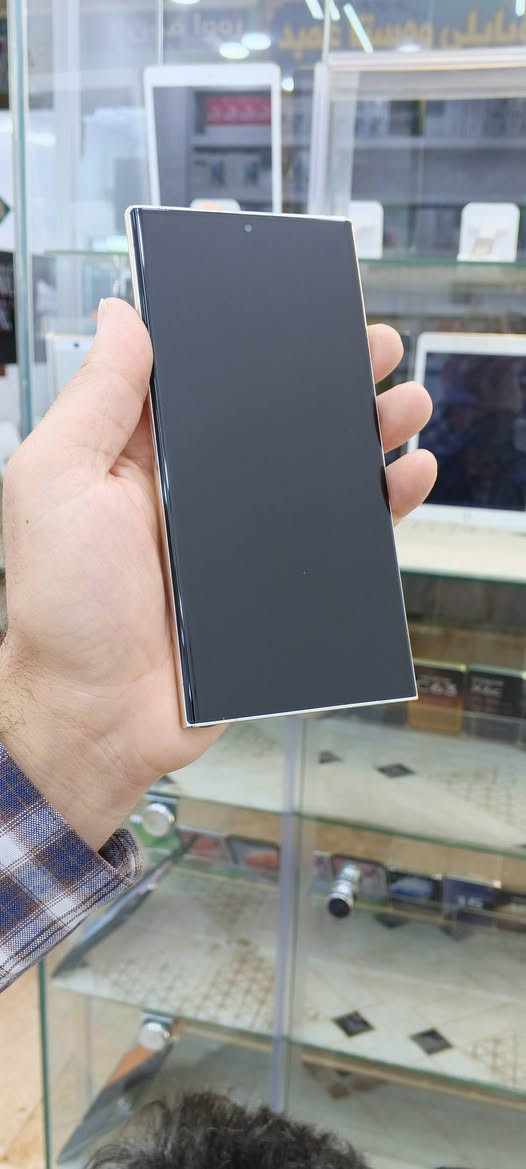 Galaxy S23  Ultra

2سیم و  زاکیره 256 گێگا و ڕام 12 گێگا و شاشەی   Daynamic Amolid X2  و  نوێبونەوەی شاشەی 120هێترزە و پرۆسێسەرییsnapdragon 8gen 2یی   لەسەرە و کامێرای 200 مێگا پێکسڵ و زومی کامێرای 100x و سه ماعەی ئیسترێۆیە و پاتری 5000ملی ئە مپێرە  پاک و خاوێنە و تەنیا پاتری بۆ گۆڕاوە   وردەیەکی کەمی  سەر  له مسی  هەیە وەک لە وێنەکاندا دیارە نرخی 440$ دولار و مه عمه لەیەکی که م 

شوێن/چە مچه ماڵ + گەیاندن هەیە شمشمل, السليمانية


**إذا كنت صاحب هذا الإعلان وتريد حذفه لأي سبب، رجاءا أرسل رسالة إلى الدعم الفني**