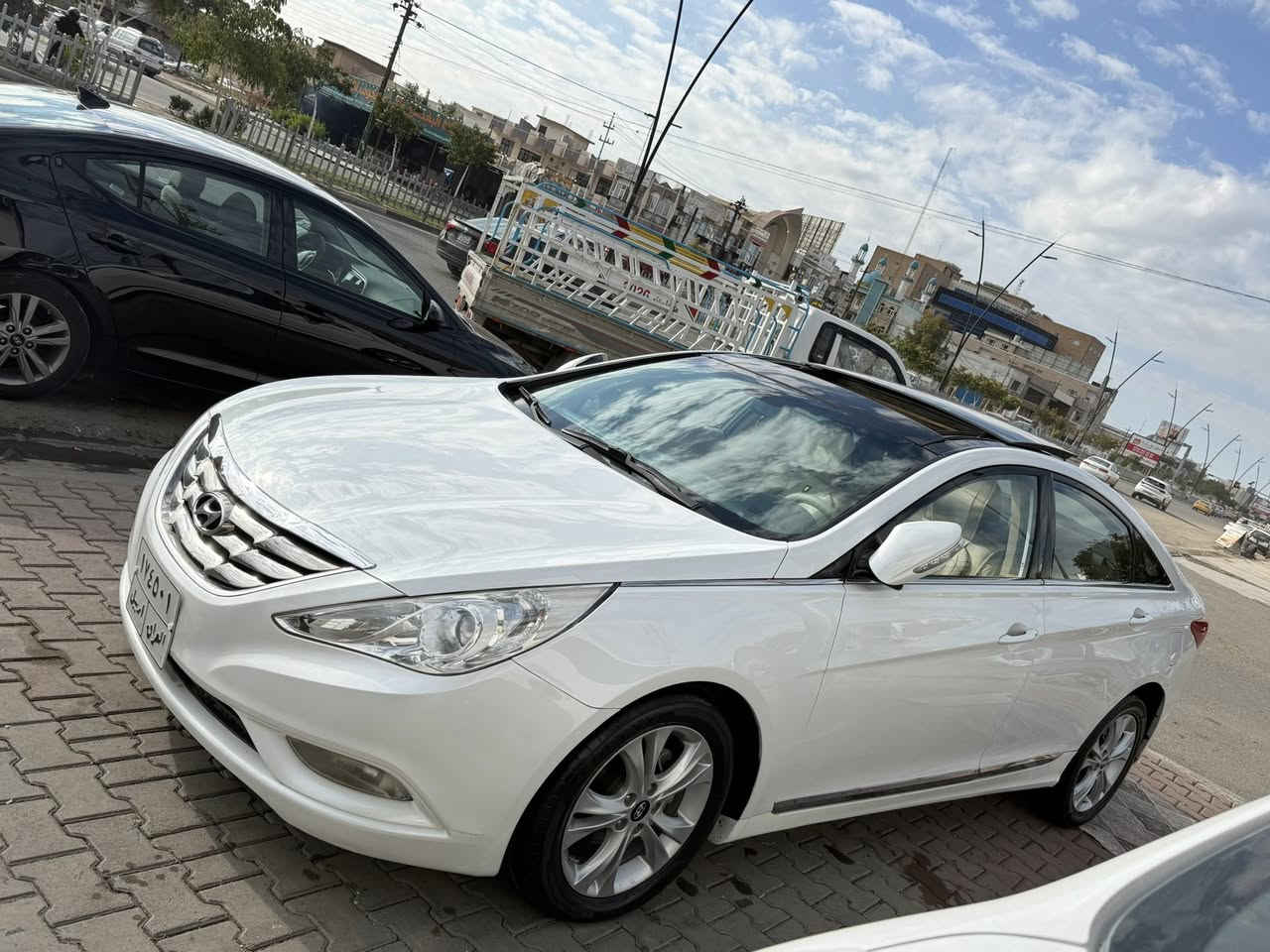 سيارة سوناتا وارد خليجي 2011 
شرط كير محرك صدر امامي خلفي جاهزها اربعه تايرات جددت بيها جاملغ امامي ايمن صبغ بس رش بدون تبدل بدون ضرر وباقي كفاله عامه مكاني صويره سعر 135
***********
