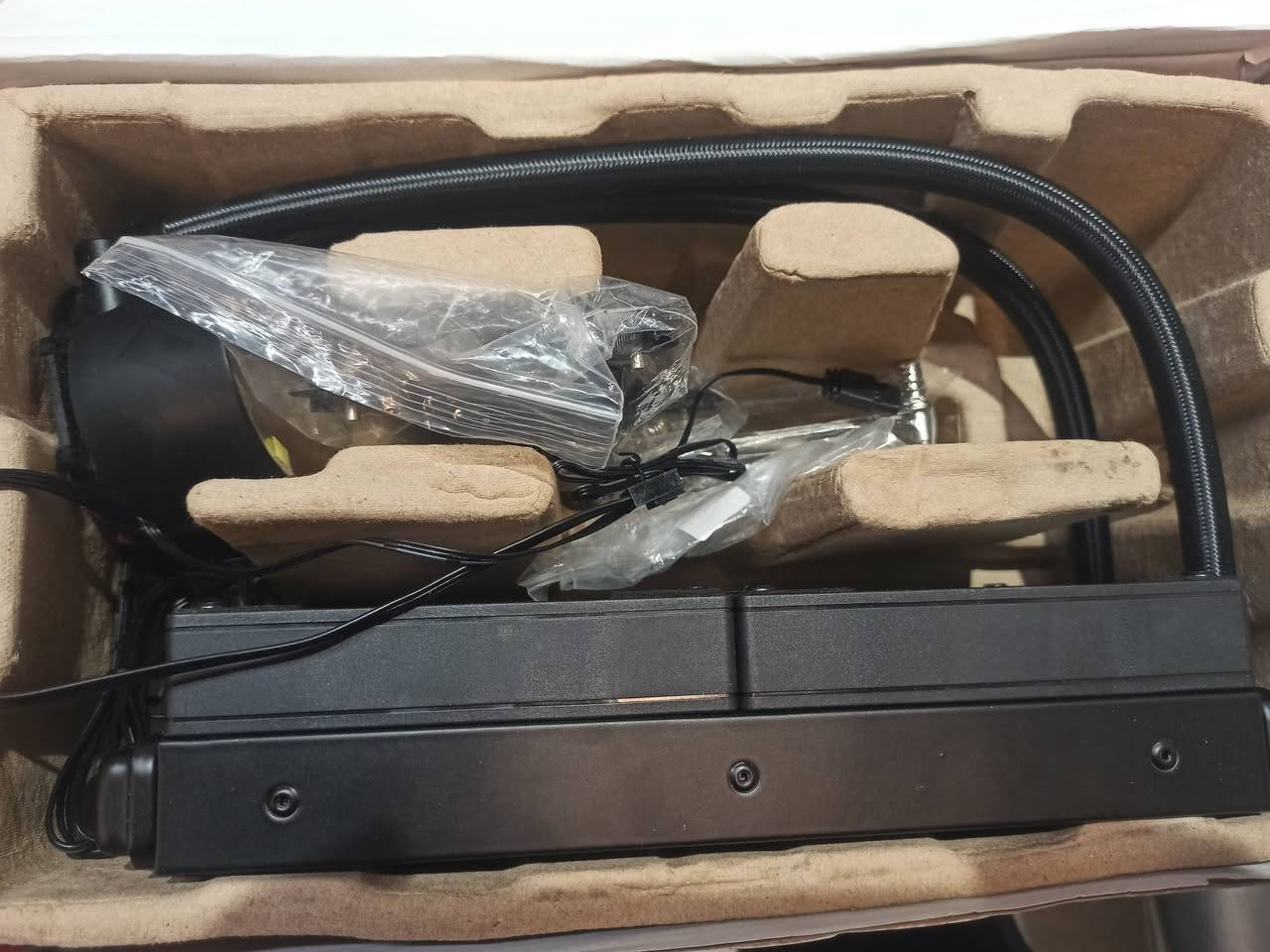 سلام عليكم 

كولر مائي للبيع 240aw جديد 
مع كامل ملحقاة و غراضة لوك ما مستخدم 
انطيني سعرك 
توصيل موجود لكل محافظات العراق 

رقم الهاتف ***********
واتس اب ***********
