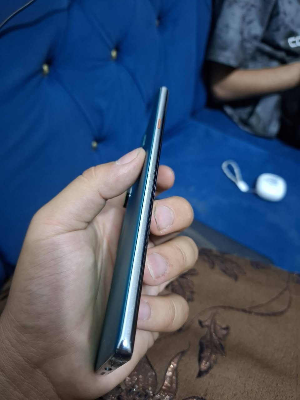 السلام عليكم تكنو كامون 40 برو 4جي مكفول من كلشي لا مفتوح ولا مبدل بي أي شي فقط دكمه الصوت والتشغيل واكعات فقط جهاز فول السعر 190 مكاني بغداد الراشديه ***********
