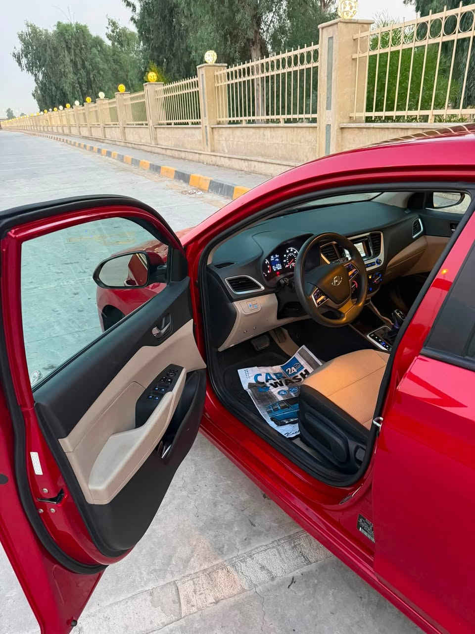 السلام عليكم. Hyundai Accent 2022
سيارة بيها قطعة وحدة 
 بس بوند صبغ بدون دواخل بدون ايرباك 
ماناقصها شي السيارة جاهزة من كلشي ماتصرف عليها ربع 
سعرها مناسب 117$ وبيها مجال جداً بسيط 
التواصل عالرقم (***********). 
مكان السيارة موصل
