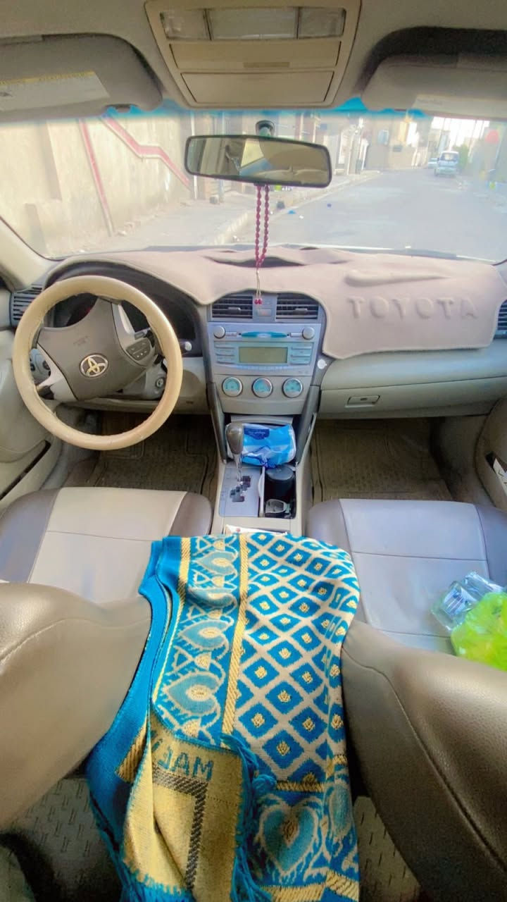 السلام عليكم 
تيوتا كامري موديل ٢٠٠٧ وارد امريكي صبغ جاملغ الأيمن اللون كما موضح بالصوره جراد قليل في القمارة

تدفئة تبريد فول داخل جلد ارضيه جلد تخم تاير جديد باتري جديد كير ومحرك كفاله رقم صلاح الدين سنويه إلى 2029السيارة بأسمي تحويل  ثاني يوم 

السعر 98$ وبيها مجال

مكان السيارة الانبار -الفلوجة 

للأستفسار الأتصال على الرقم :- ***********
