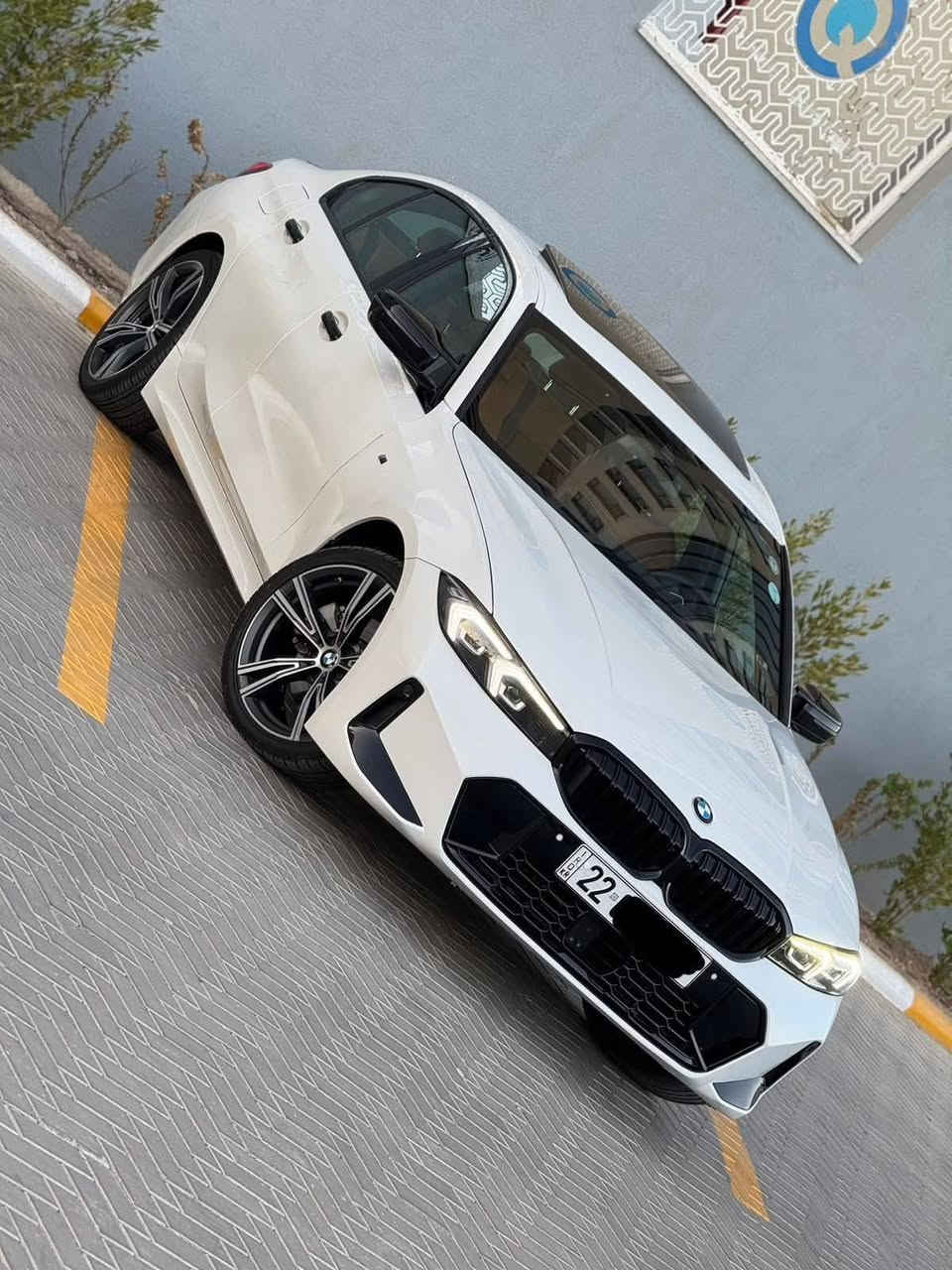 BMW 330i
موديل 2023 
الشكل الجديد 
الداخل الجديد شاشه متصله
السياره فول مواصفات 
🔴فتحة سقف 
🔴كشنات كهرباء
🔴كشنات جلد 
🔴كشنات لون قيسي المرغوب 
🔴قطعتين تبريد
🔴بصمة تشغيل
🔴بصمات ابواب 
🔴شاشه متصله 
🔴فول تحكمات 
🔴رادارات بلمري 
وهواي مواصفات بعد
ماشيه 55 
سونار بلمنشور
مكان سيارة بغداد الكرخ 📍
للتواصل
***********
سعر 283$ بيها مجال بسيط بغداد, العراق
