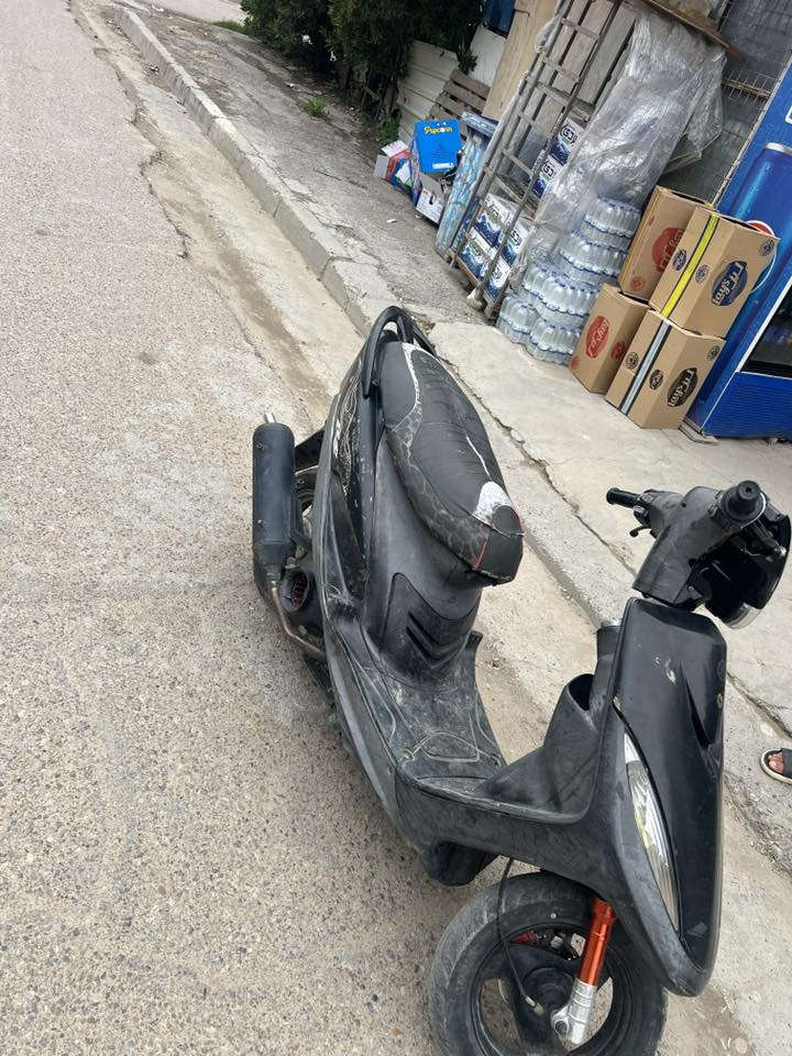 السلام عليكم ماكس عدله للبيع دراجه ابلاديه شلعه معدل اشك الكاع الدراجه نضيفه حيلل كفرات كلها مختمه دبلها البلادي موجود وشادلها كابريتر تجاري وهم البلادي موجود شغال نقوصاتها فقط بريك تجي وتكلب وشوف المكان بياع ***********
