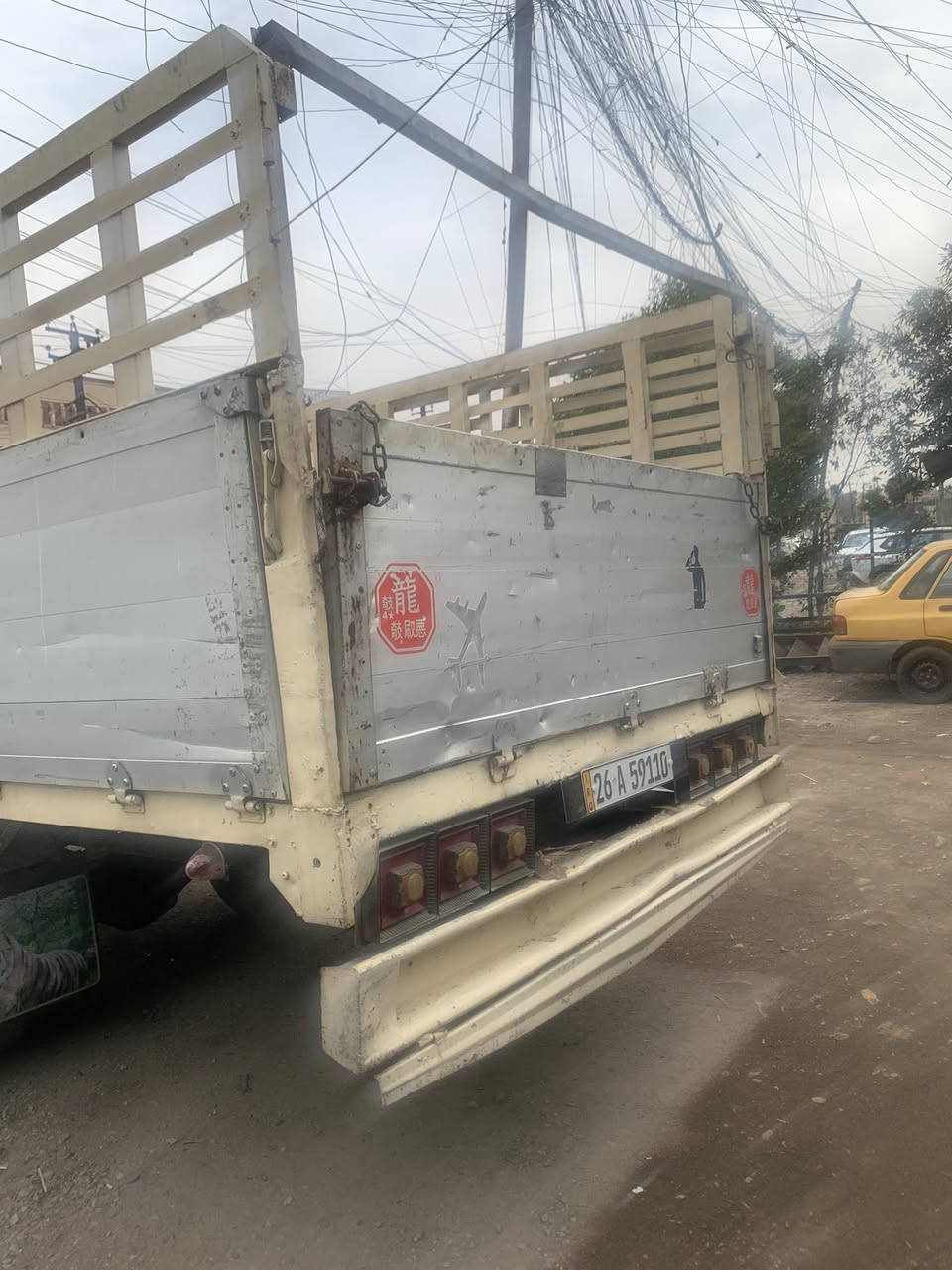 السلام عليكم رمضان كريم بسبب الوعود الكاذبة هينو فوزة بزون موديل 93رقمهة صلاح الدين نكليزي السيارة بالسنوية مسجلة لوري حوضية وقود بس هسة مشدودلهة بدي وبعدهي مامغيرهة ابيعلك عالموجود امانة الله كير شاصي مكينة اكسل مكفول وقبل شهرين مكينة جديدة السيارة بغداد رقم راعيها *********** السعر ١٣٥ بيها مجال شي بسيط حك الجية
