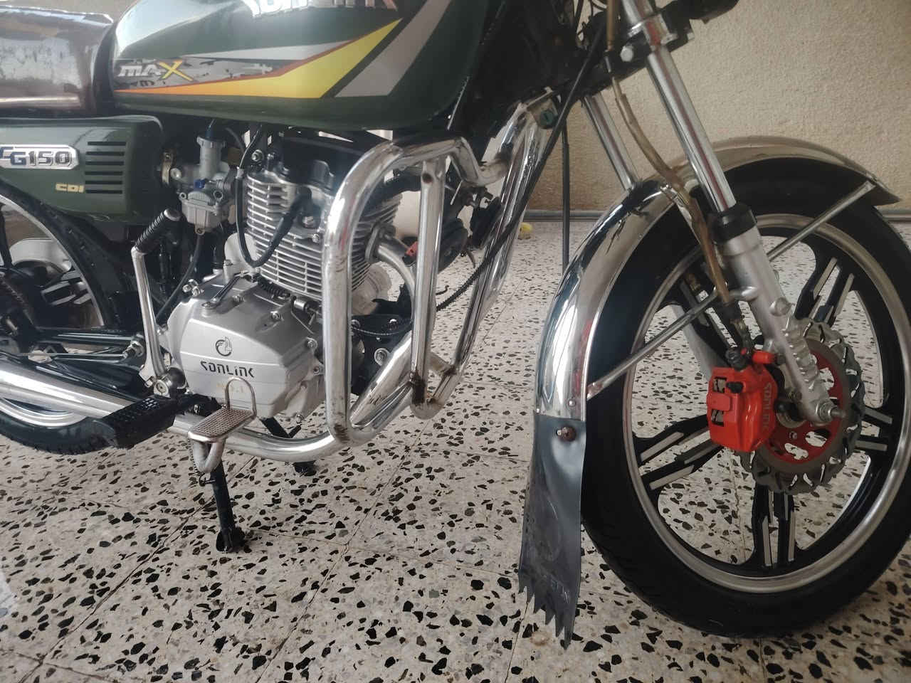 السلام عليكم دراجه للبيع موديل 2023 محرك 150نضافه فول دراجه نضيفه اليحب يدخل خاص او الاتصال عله الرقم /***********
