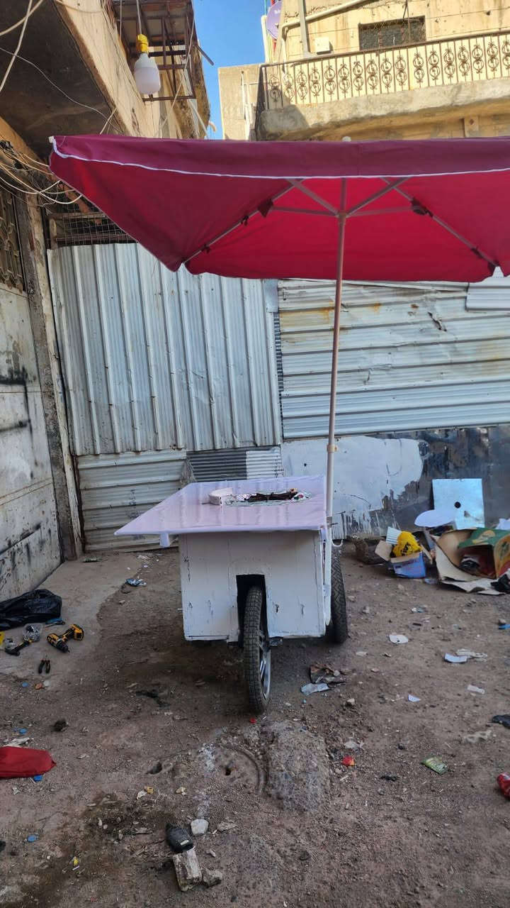 عربانة لبلبي نظيفة مع شمسية جديدة
مع فلينة وترمز جدد 
السعر ٣٥٠ الف
بغداد الجديدة ***********
