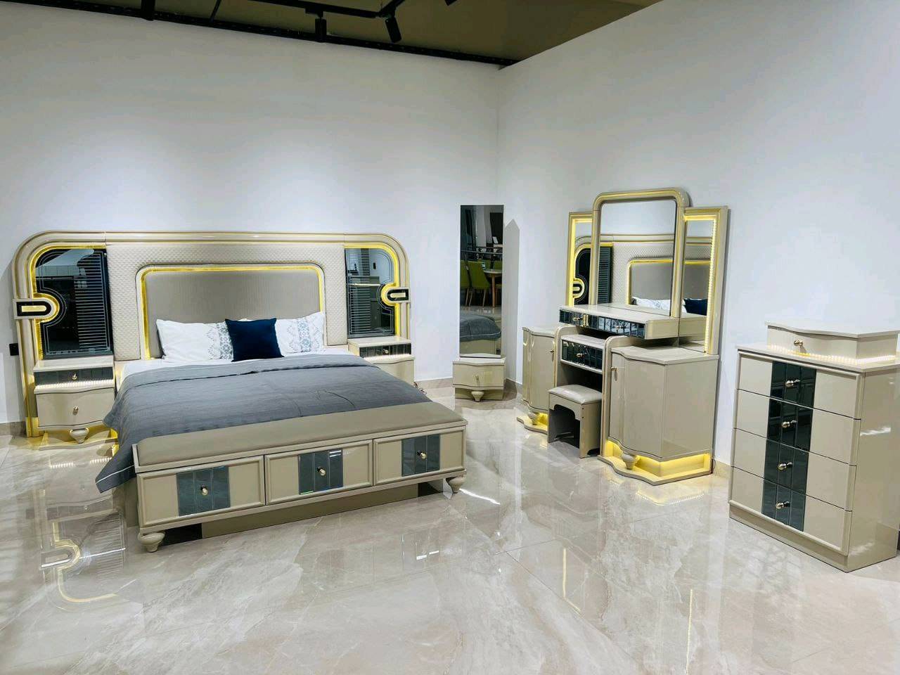 العنوان نجف حي النصر قرب شارع البانزين خانة 
اسم الموديل :  * دوني   *غرفة تركي 

السعر  : مليونين و 650 الف

المواصفات  :  10 قطع
ضهر بلوك
سرير مخزن
شازلون مخزن 
السرير مع الكومديات 
برغي وچوي حديد
نظام المرايا ليد

كوالتي عالي جداً
  