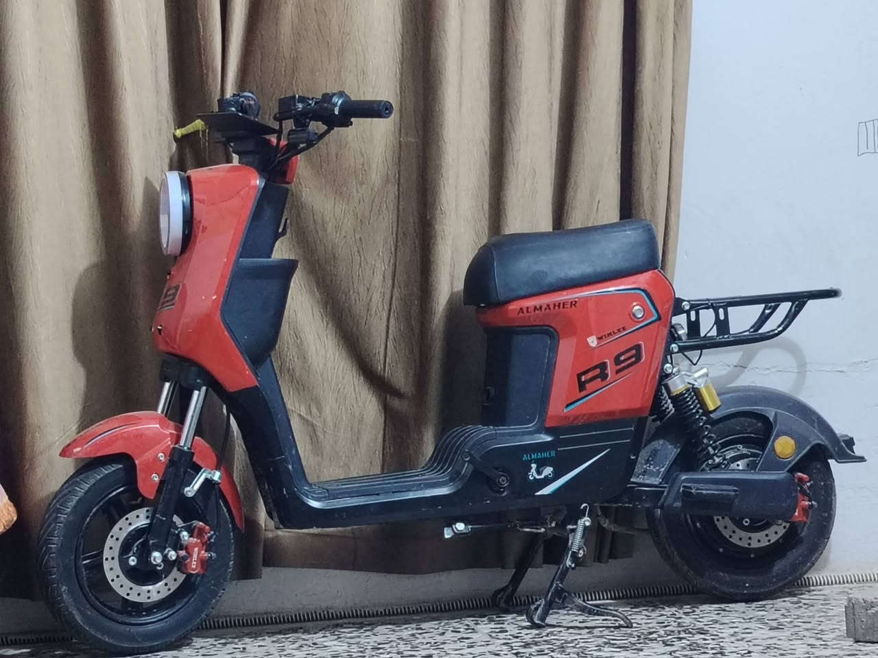 سلام عليكم دراجه  ار 9 للبيع مكاني مدينه الصدر نقص بس بطاريات ***********
السعر ٣٠٠
