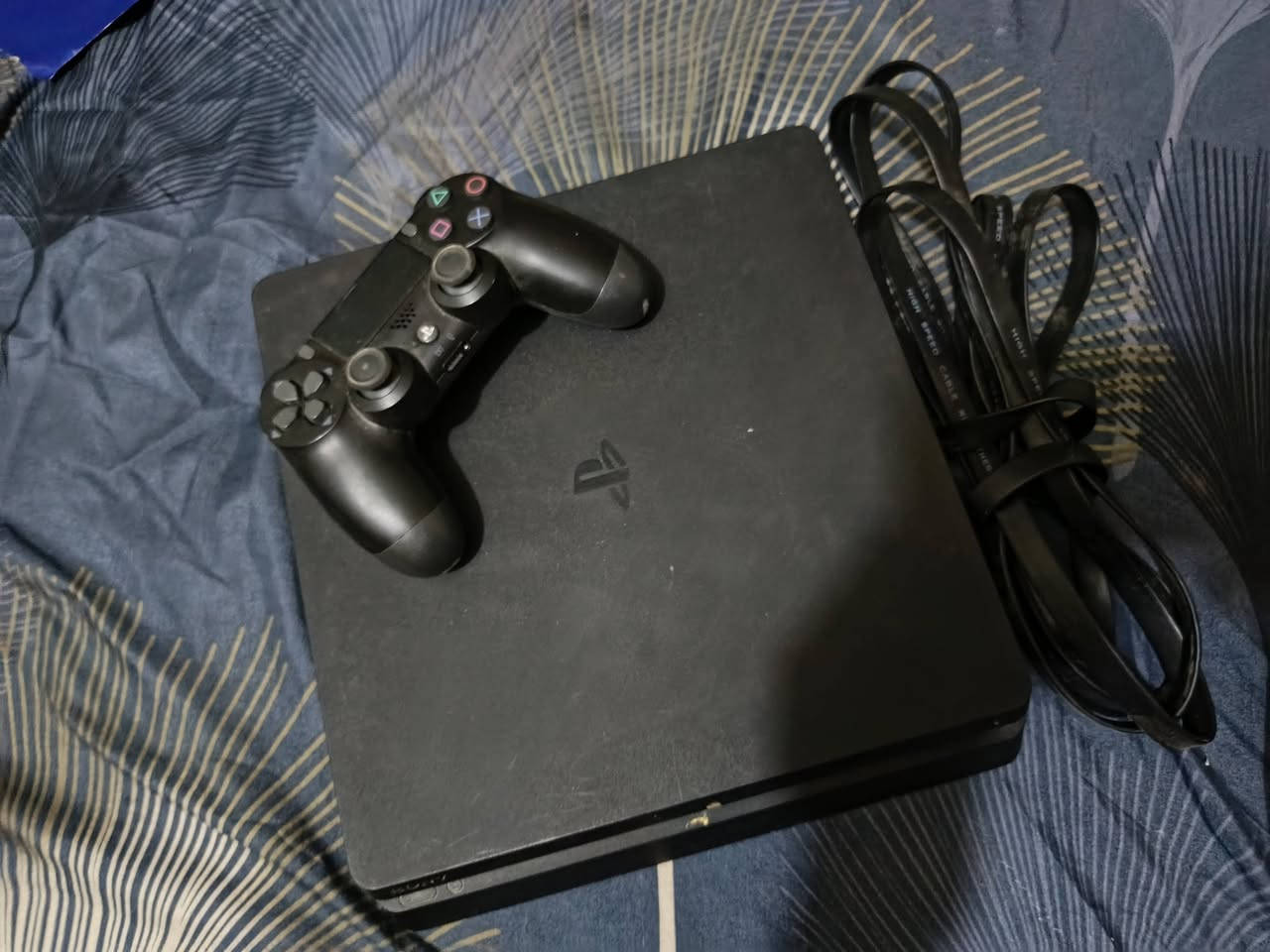 بلي ٤ سلم للبيع نصيف جدا جدا لاداخل صيانه ولامصلح
مع كامل المحلقات

وبي شكم لعبه جوة مثل gta 5وبعد

السعر ١٨٠قفل قفل قفل

  بغداد سبع ابكار او الاعضميه

***********
مو مهكر
