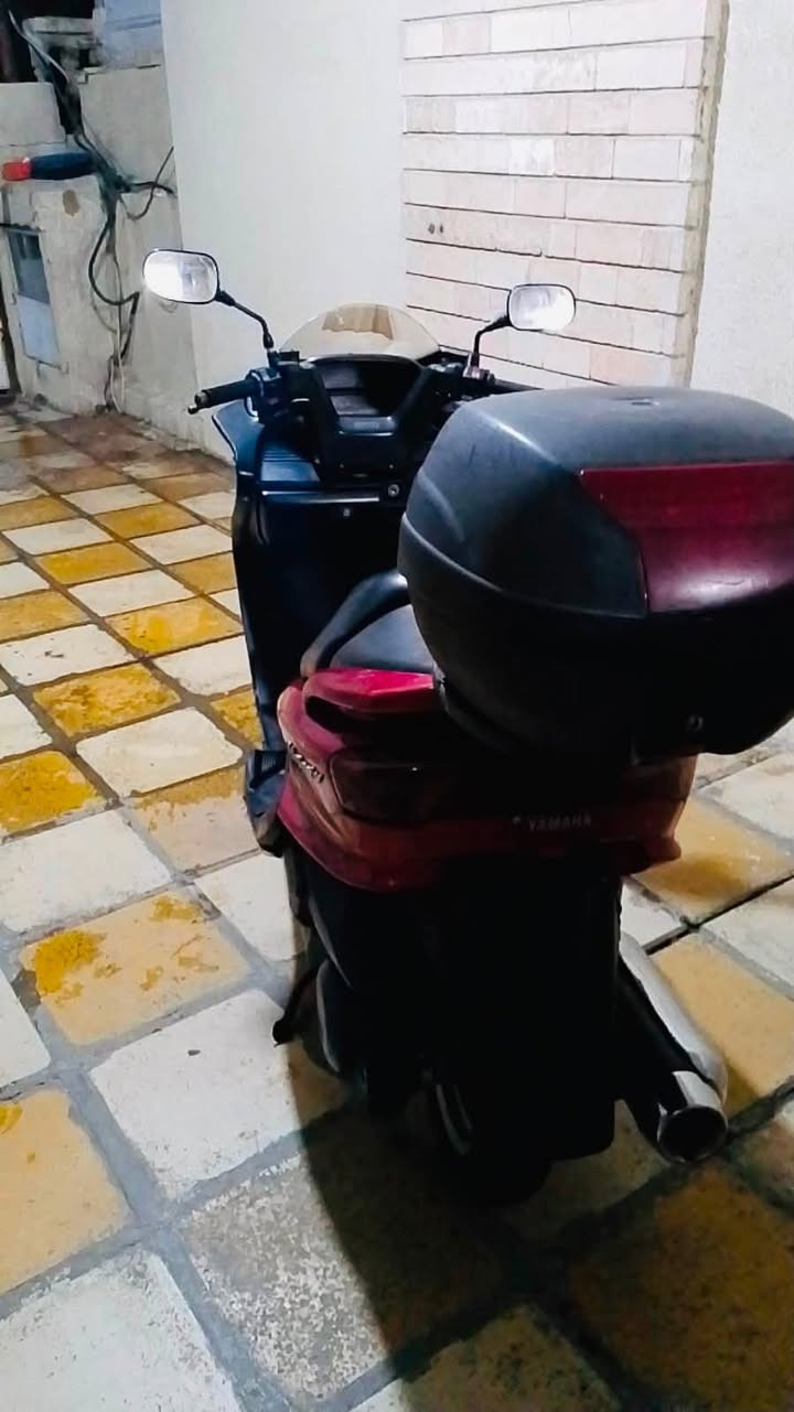 السلام عليكم 
ماجسته للبيع بيها ضربه مثل ما موضح بصوره
باقي الدراجه كلها حلوه تايرات جدد باتري 
نكره سلف يشهد الله بكل وكت 
مكينتها حلوه معدلها ناعم 
سعرها ٣٢٥ وبيها مجال

***********
مكاني بغداد او زيونه
