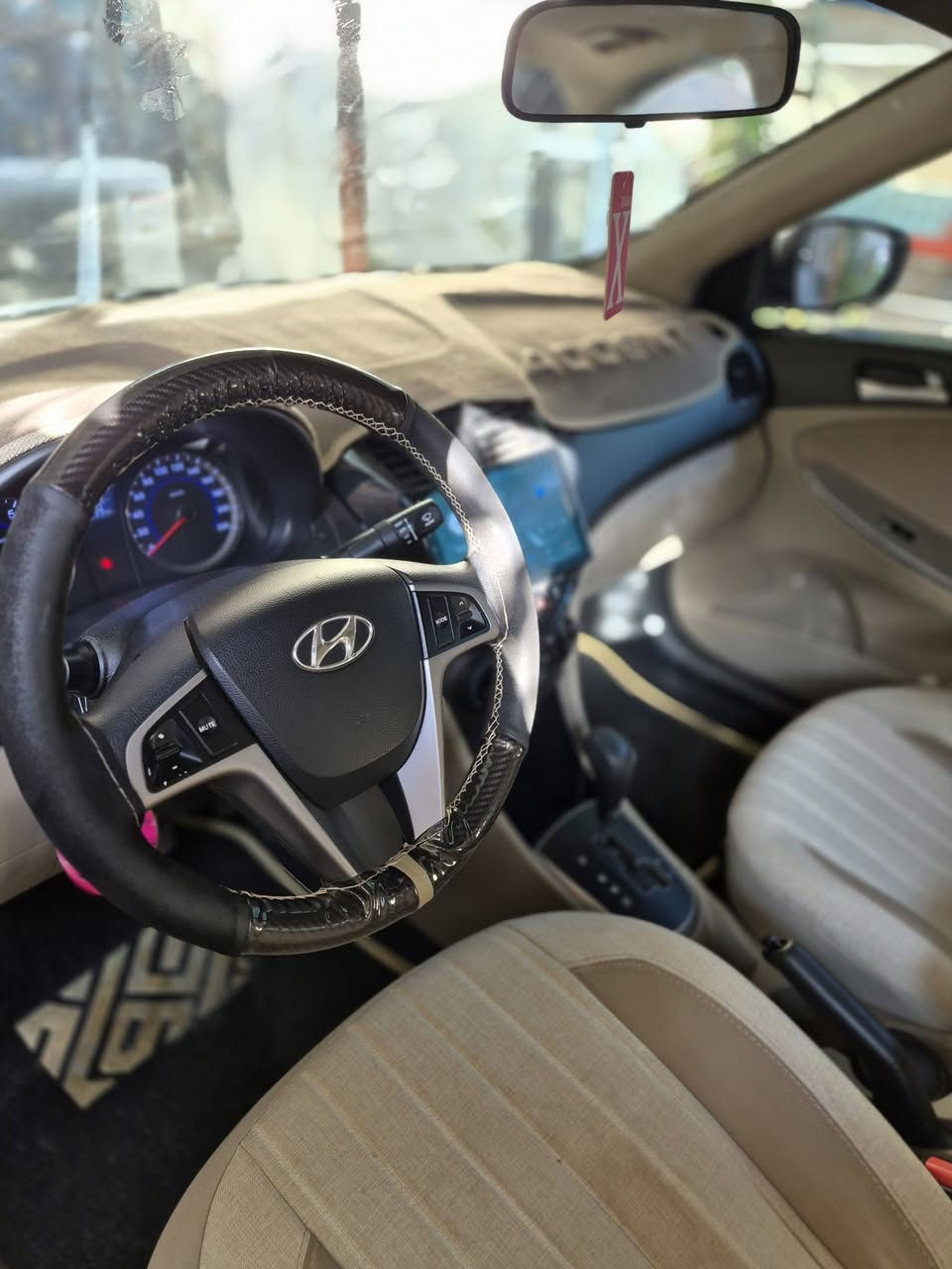 اكسنت موديل 2016 لون ابيض خليجي ماواصفات لاكسنت BLue المعروفه سلايد فتحه مكفوله بدون اي ضرر فقط شبرين بارد بالباب بدون اي صبغ محرك 1.6 شاشه دجتل كامره خلفيه رقم بغداد الماني ماشي 46الف   تخم تاير جديد صدر جديد جميع كهربائيات شغاله ولا يوجد فيها اي نقص السعر  13500$ 
للاستفسار على الرقم
***********
