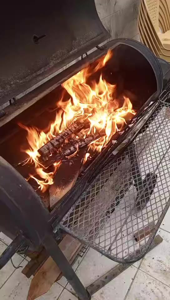 شواية أمريكية حديد ثقيل درجة اولى مزدوجه على فحم وعلى دخان تشوي دجاج سمك كباب همبركر تشوي سعر 250 وبيه مجال استعمال قليل نجف واكو توصيل مجاني داخل نجف رقم ‏‪***********‬‏
