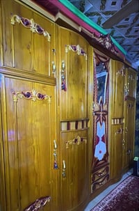 غرفة نضيفة للبيع بدون ميز مرايا وياها مرايا طواليه  سعرها 500 مكانها م...