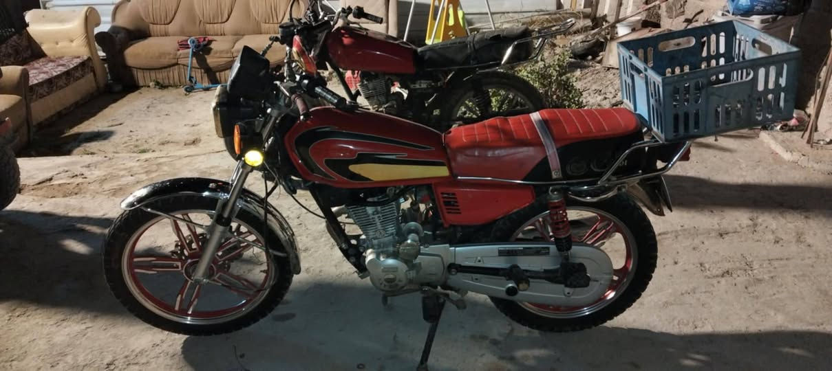 سلام عليكم دراجه موديل2021رقم انكليزي وسنويه تايرات جدد مابيها كل نقص السعر1200مكاني يغداد زعفرانيه ***********
