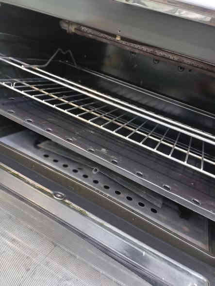 السلام عليكم طباخ فريش نصري نضيف 100/100 وشغال العيون والفرن شرط الفحص سعره مناسب اني مكلفة بلنشر الاتصال بلرقم 
***********
