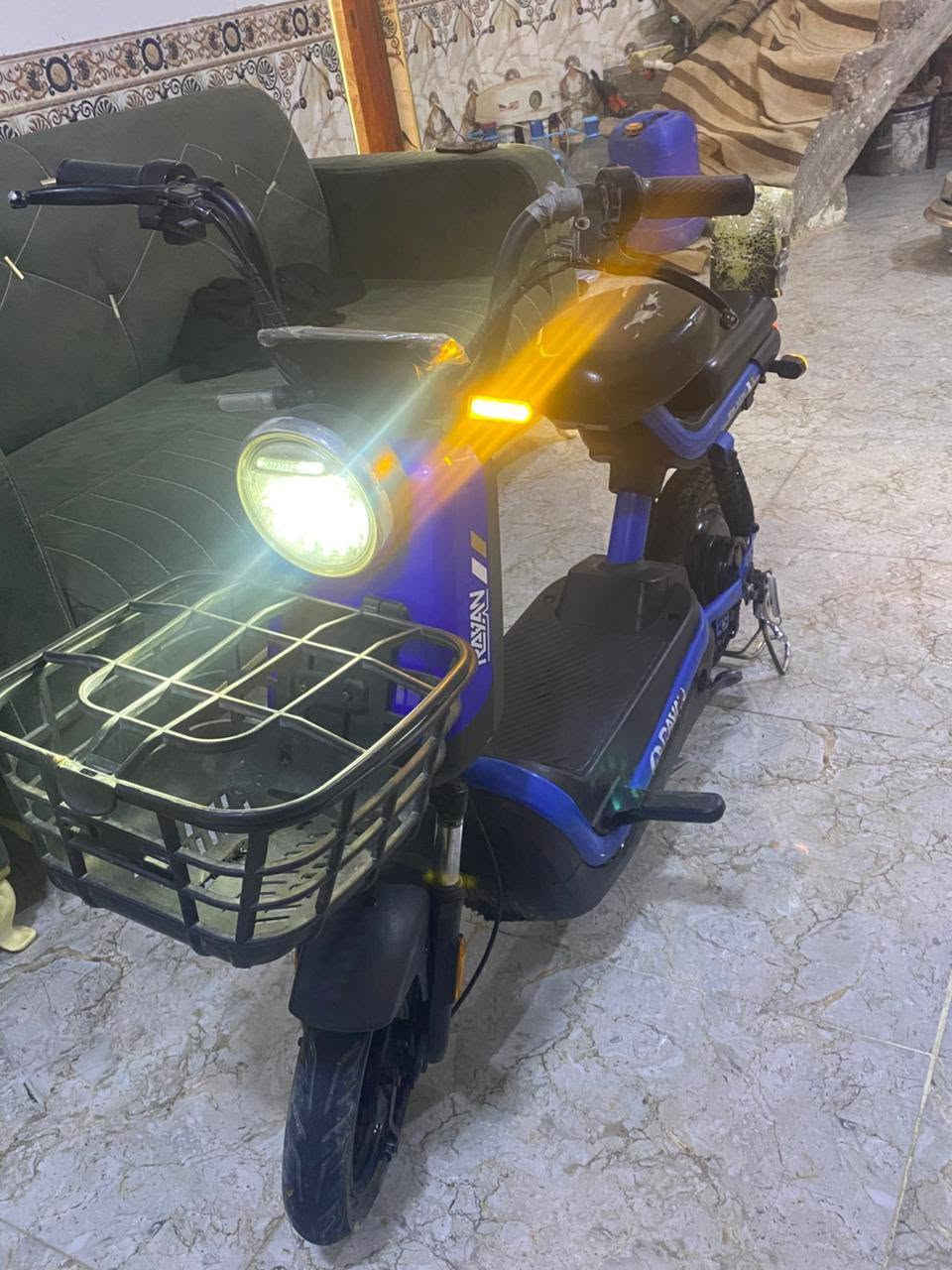 دراجه شحن شركه ريان معروفه دراجه كامله كله شغال بطاريات قبل شهر بدلهن جديد ب150بس لبطاريات تواير  جدد لايت عالي ناصي هورن شاحنه كله موجود ب200ناصريه مركز بثوره ***********
