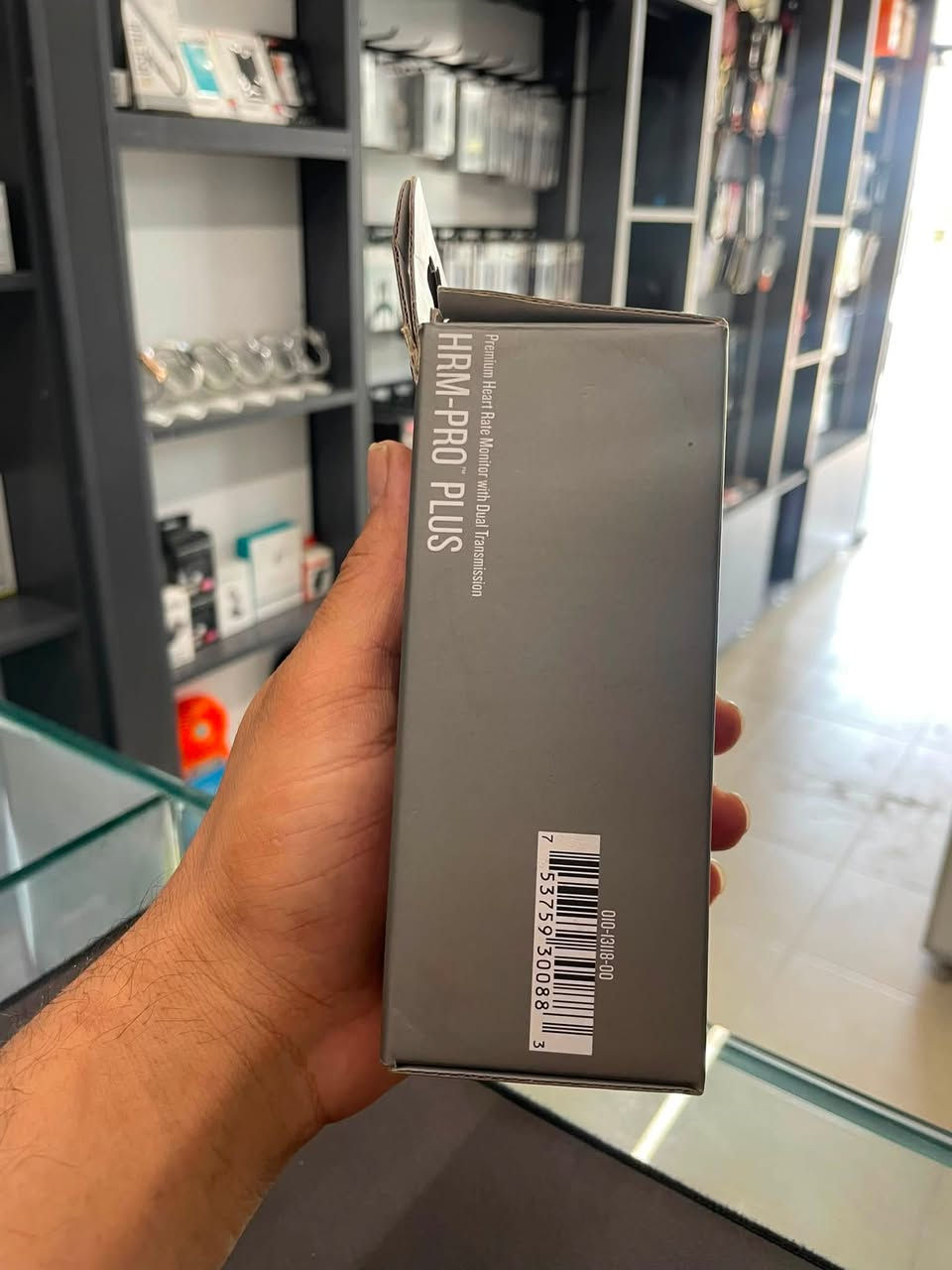 🔥 Garmin HRM-Pro™ Plus - بۆ فرۆشتن 🔥
ئامێری زۆر پێشکەوتووی پێوەری لێدانی دڵ (Heart Rate Monitor) لە کۆمپانیای جیهانی Garmin، تایبەت بە وەرزشوانان و ئەوانەی دەیانەوێت بە وردی چاودێری ڕاهێنانەکانیان بکن!
✨ تایبەتمەندییە سەرەکییەکان:
 * 📡 پەیوەندی دووانە (Dual Transmission): پشتگیری لە ANT+ و Bluetooth دەکات بۆ بەستنەوەی خێرا بە سەعاتی گارمین، ئامێرەکانی هۆڵی وەرزش (Gym) و ئەپەکانی مۆبایل.
 * 🏃‍♂️ داتای وردی ڕاکردن (Running Dynamics): پێوانی هاوسەنگی، درێژی هەنگاو، کاتی بەریەککەوتن لەگەڵ زەوی و هێزی ڕاکردن.
 * 🏊‍♂️ تایبەت بە مەلەوانی و وەرزشی بەکۆمەڵ: داتاکان لە ناوخۆی ئامێرەکەدا خەزن دەکات لە کاتی وەرزشکردندا و دواتر ڕەوانەی سەعاتەکەتی دەکات.
 * 🔋 باتری بەهێز: بە باتری سادەی CR2032 کاردەکات (بە ئاسانی بێ ئامراز دەرگاکەی دەکرێتەوە) و تا ۱ ساڵ بەرگە دەگرێت.
 * 📦 دۆخ: نوێ و بە کارتۆن (Original).
💰 نرخ: [١٠٠.٠٠٠]
📞 پەیوەندی / واتسئاپ: *********** | ***********
📍 شوێن: [هەولێر]
